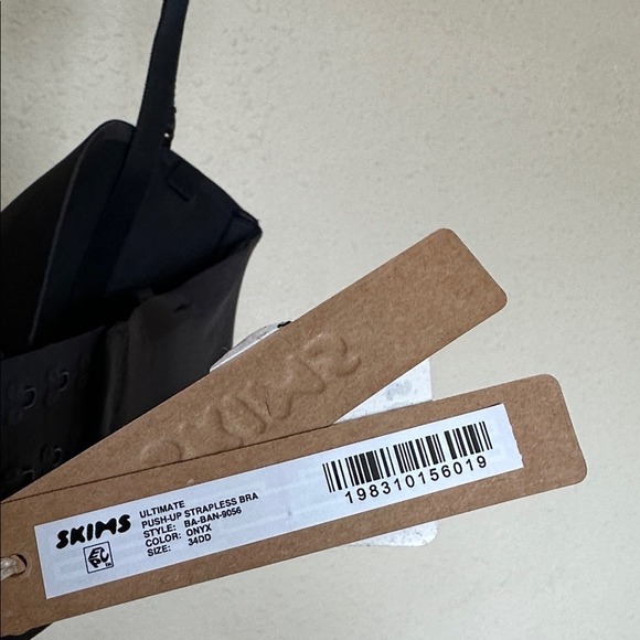 SKIMS ULTIMATE COLLECTION
PUSH UP STRAPLESS BRA. Color ONYX Size 34DD NWT - Picture 3 of 7